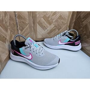 Brand New Nike Women's Star Runner 3 Silver Running Shoes Size 6.5 GS 5Y.  057